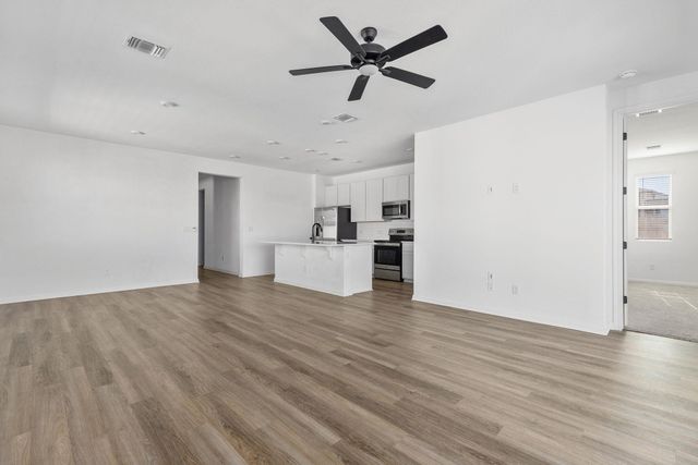 612 Seabiscuit DR, Jarrell, TX 76537