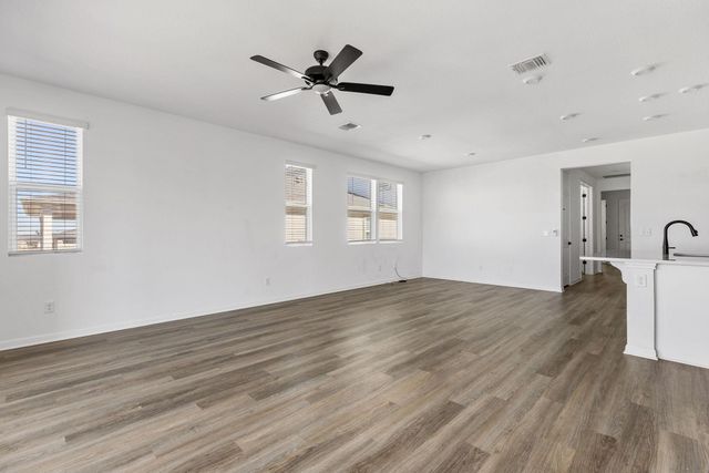 612 Seabiscuit DR, Jarrell, TX 76537