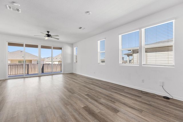 612 Seabiscuit DR, Jarrell, TX 76537