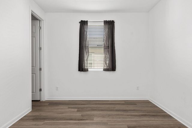 612 Seabiscuit DR, Jarrell, TX 76537