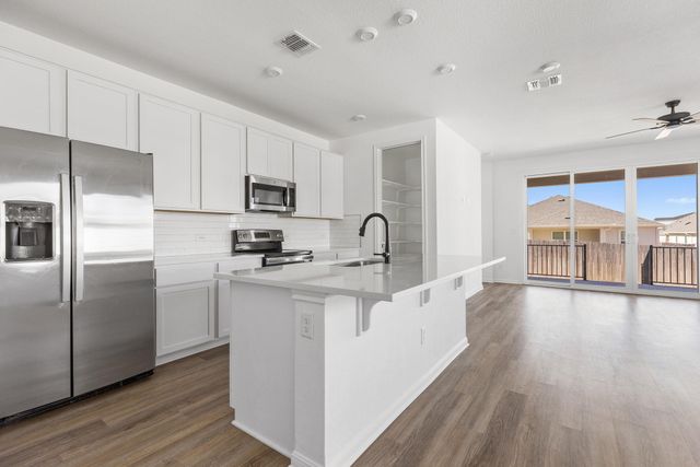 612 Seabiscuit DR, Jarrell, TX 76537