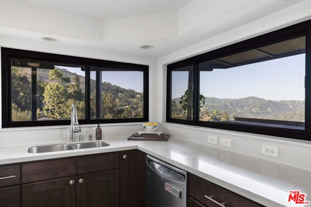 19901 Grand View Drive, Topanga (los Angeles), CA 90290