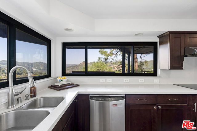 19901 Grand View Drive, Topanga (los Angeles), CA 90290