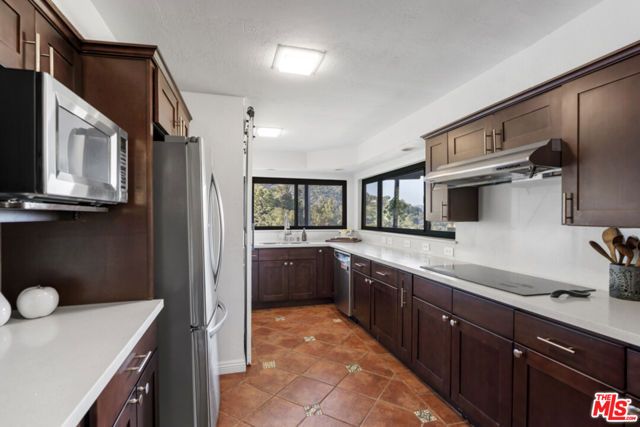 19901 Grand View Drive, Topanga (los Angeles), CA 90290