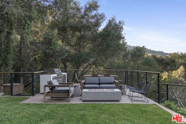 19901 Grand View Drive, Topanga (los Angeles), CA 90290