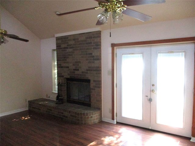 203 Yorkshire Court, Euless, TX 76040