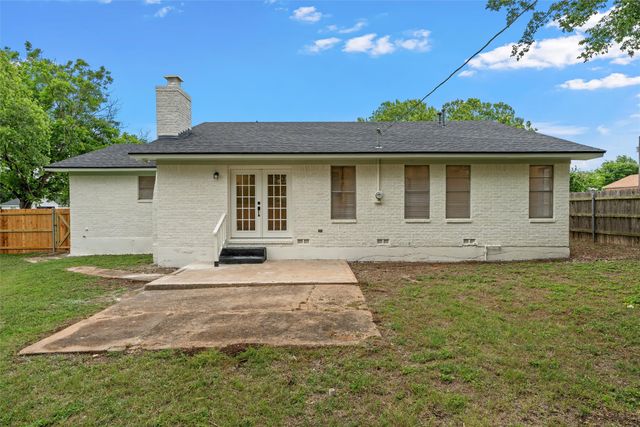 311 Arthur Street, Mcgregor, TX 76657
