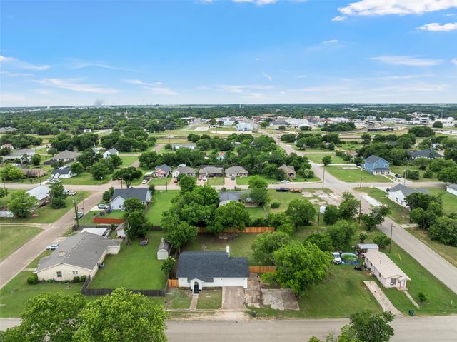 311 Arthur Street, Mcgregor, TX 76657