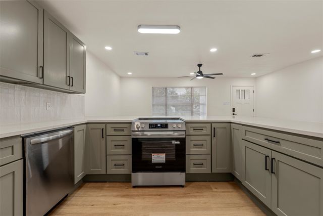 311 Arthur Street, Mcgregor, TX 76657