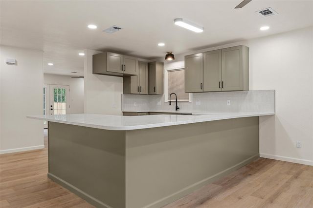 311 Arthur Street, Mcgregor, TX 76657