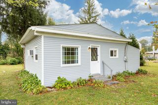 56 AMITY AVE, Douglassville, PA 19518