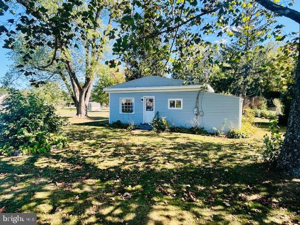 56 AMITY AVE, Douglassville, PA 19518