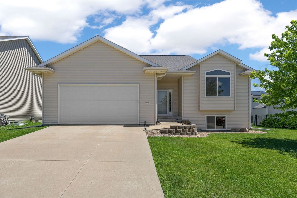 3355 Lennon Lane, Marion, IA 52302