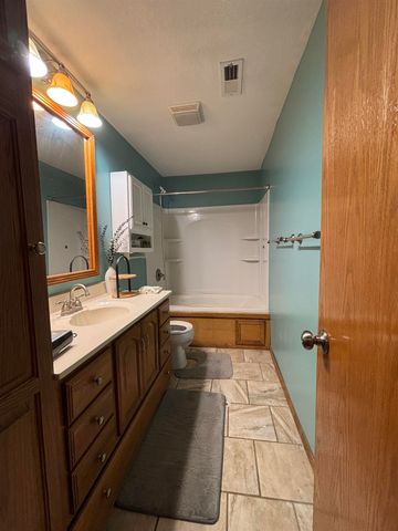 1314 E Hurley St, Haysville, KS 67060