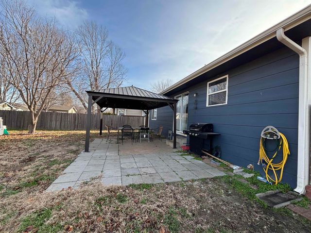 1314 E Hurley St, Haysville, KS 67060