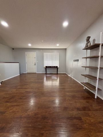 1314 E Hurley St, Haysville, KS 67060