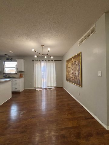 1314 E Hurley St, Haysville, KS 67060