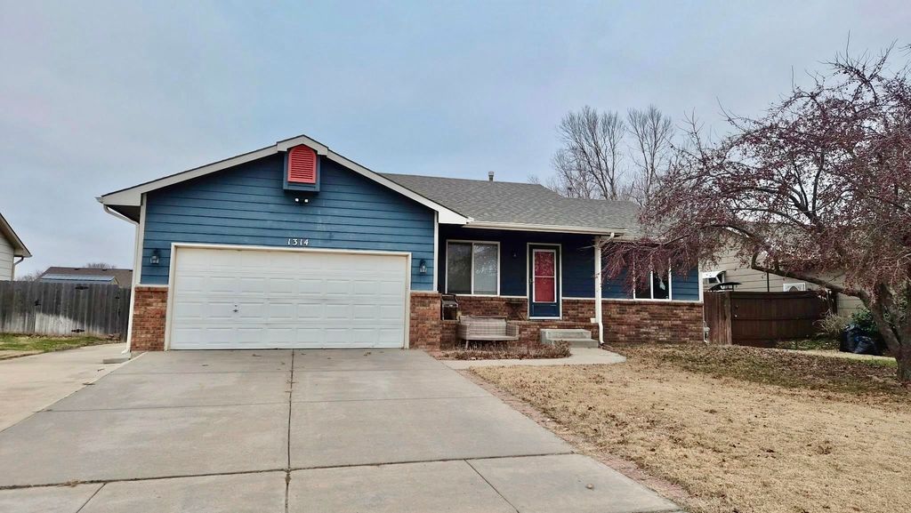 1314 E Hurley St, Haysville, KS 67060