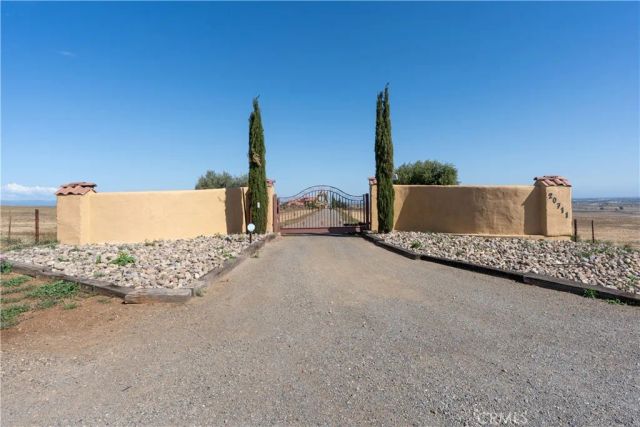 20711 Canyon Road, Los Banos, CA 93635