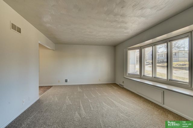 5205 N 48th Street, Omaha, NE 68104