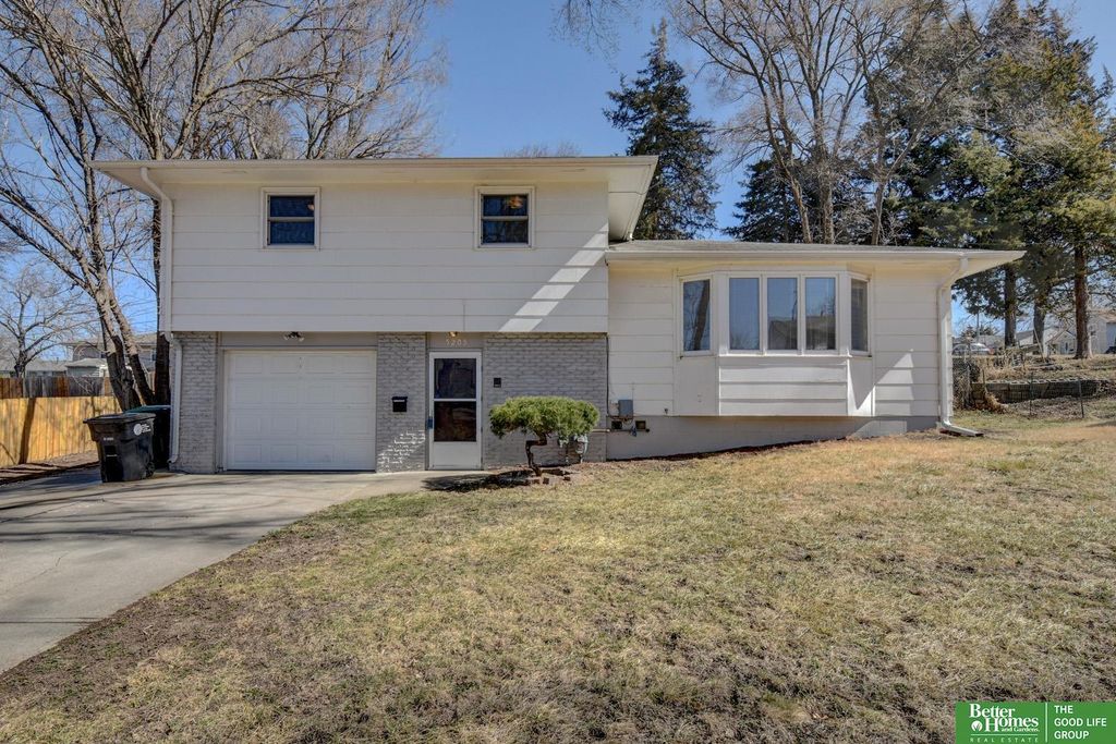 5205 N 48th Street, Omaha, NE 68104