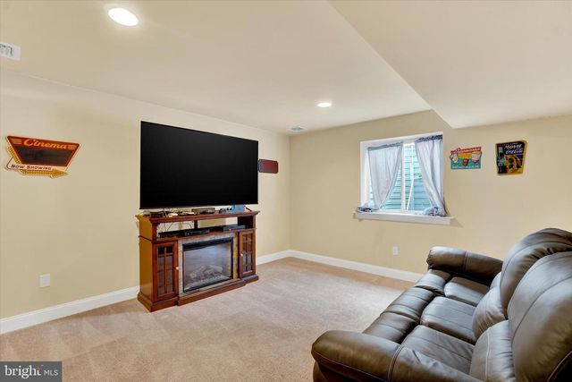 255 ANDREW DR, York, PA 17404