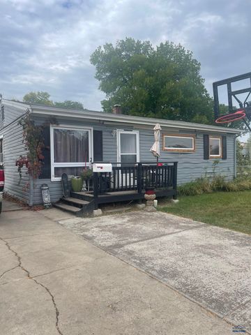 2103 MAYWOOD DR, Rapid City, SD 57701