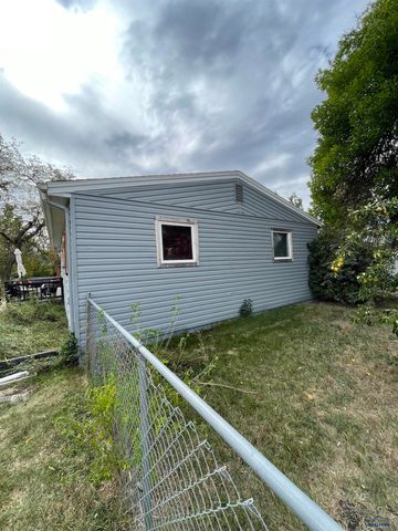 2103 MAYWOOD DR, Rapid City, SD 57701