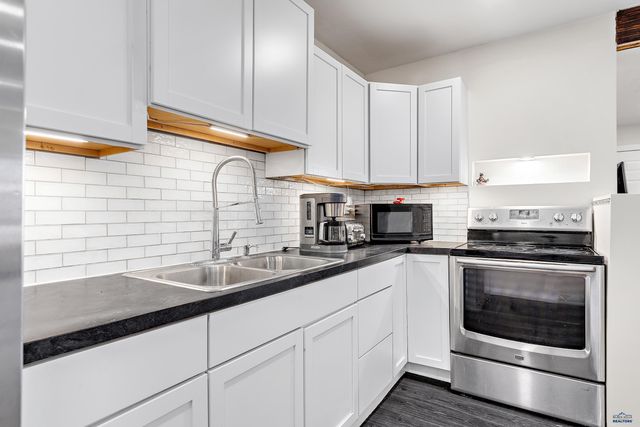 2103 MAYWOOD DR, Rapid City, SD 57701