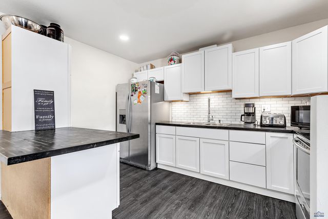 2103 MAYWOOD DR, Rapid City, SD 57701