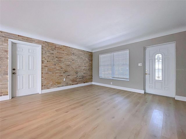 8822 BAY STREET NE, St Petersburg, FL 33702