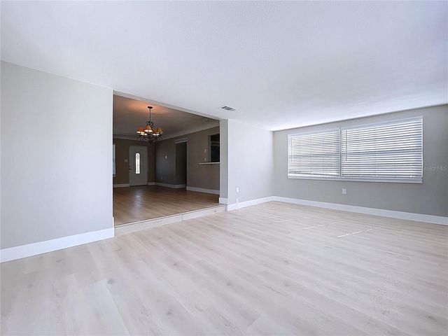 8822 BAY STREET NE, St Petersburg, FL 33702