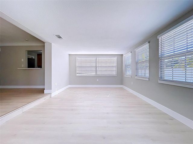 8822 BAY STREET NE, St Petersburg, FL 33702