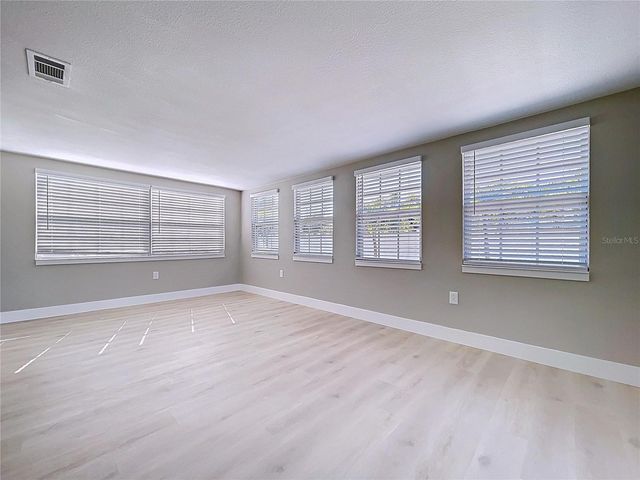 8822 BAY STREET NE, St Petersburg, FL 33702