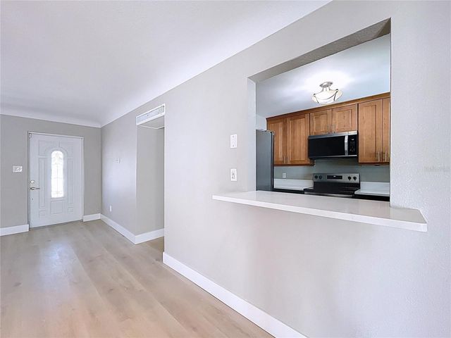 8822 BAY STREET NE, St Petersburg, FL 33702