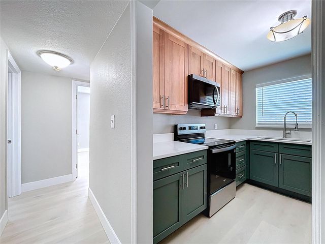 8822 BAY STREET NE, St Petersburg, FL 33702