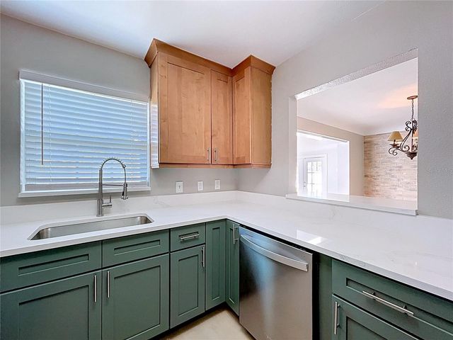 8822 BAY STREET NE, St Petersburg, FL 33702