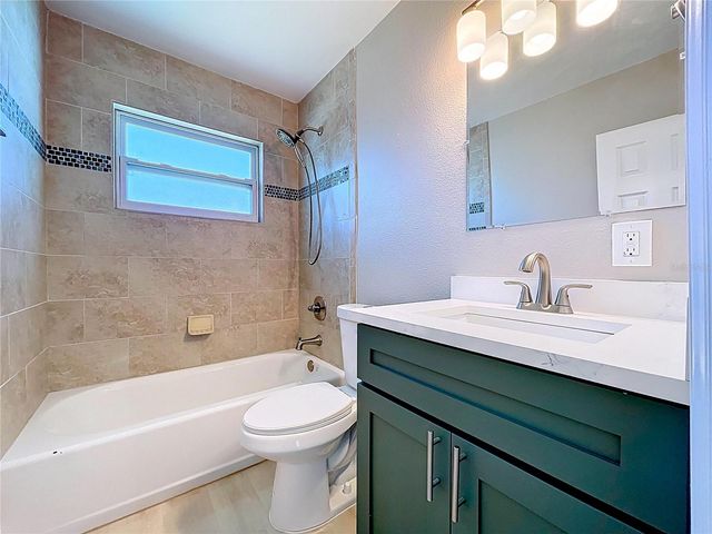 8822 BAY STREET NE, St Petersburg, FL 33702