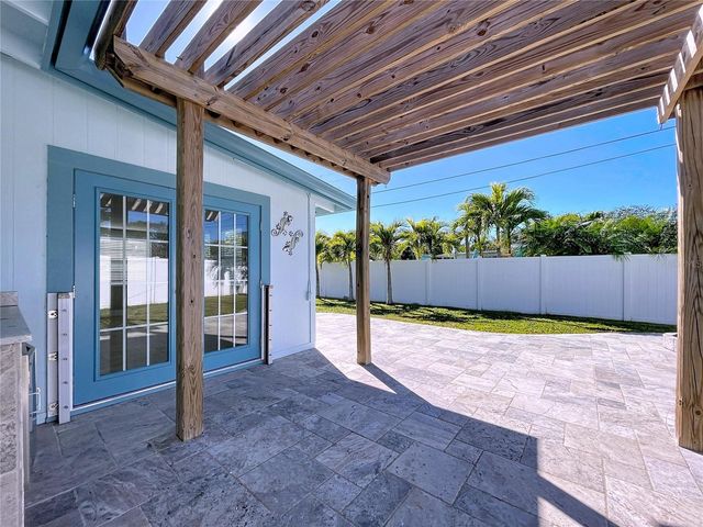 8822 BAY STREET NE, St Petersburg, FL 33702