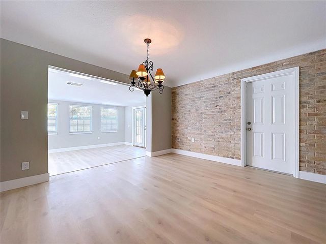 8822 BAY STREET NE, St Petersburg, FL 33702