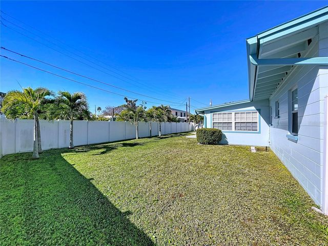 8822 BAY STREET NE, St Petersburg, FL 33702