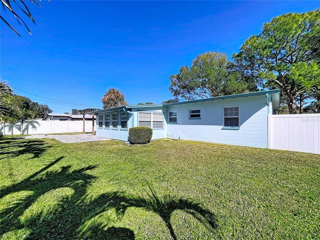 8822 BAY STREET NE, St Petersburg, FL 33702