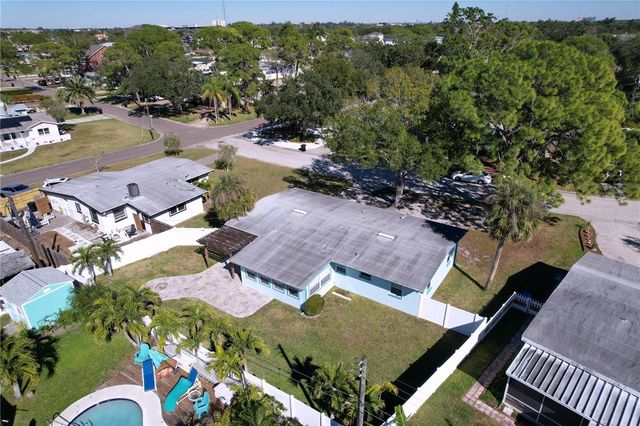 8822 BAY STREET NE, St Petersburg, FL 33702