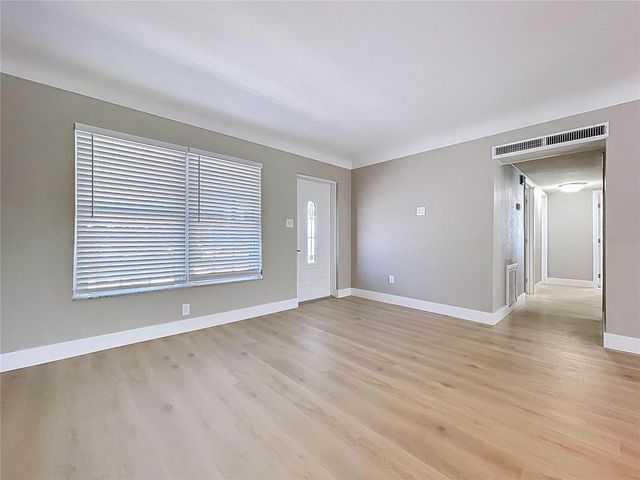 8822 BAY STREET NE, St Petersburg, FL 33702