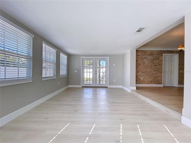 8822 BAY STREET NE, St Petersburg, FL 33702