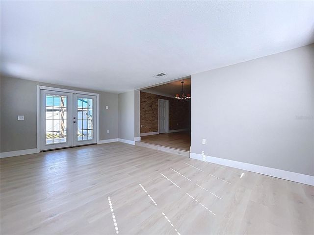 8822 BAY STREET NE, St Petersburg, FL 33702