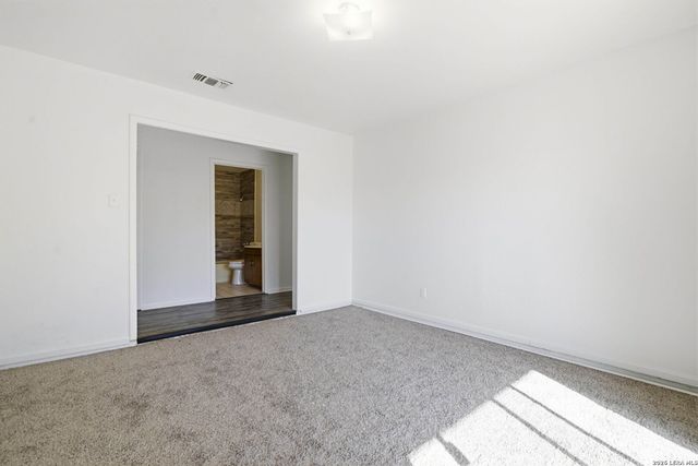 508 Crouch Ave, Devine, TX 78016