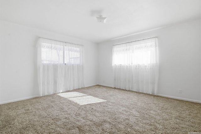 508 Crouch Ave, Devine, TX 78016