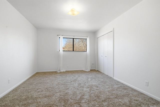 508 Crouch Ave, Devine, TX 78016