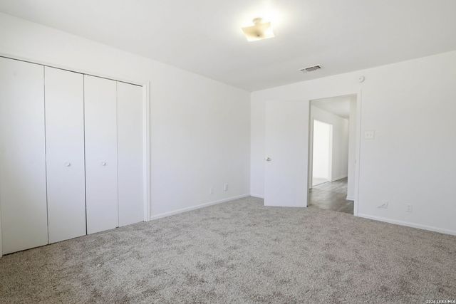 508 Crouch Ave, Devine, TX 78016